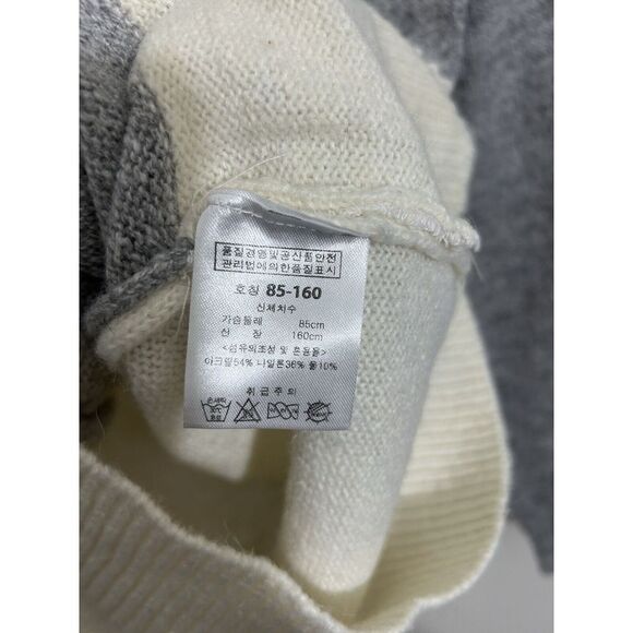 Elegant Grey & White Knit Sweater with Floral Lace Detail Long Sleeve Pullover - Picture 5 of 5